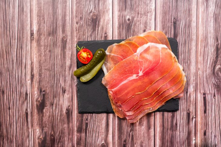 Hausgemachter Knochenschinken luftgetrocknet